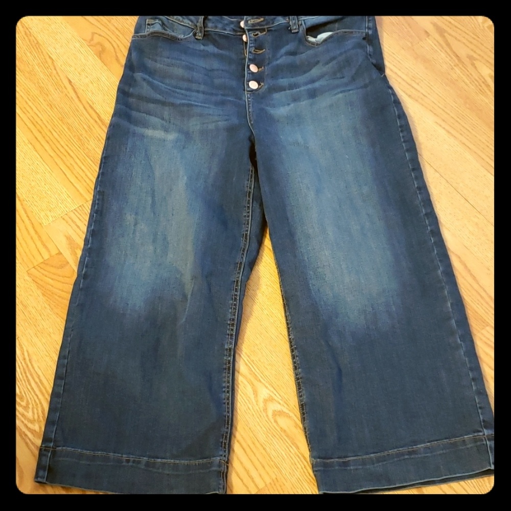 Super cute wide leg pants!
